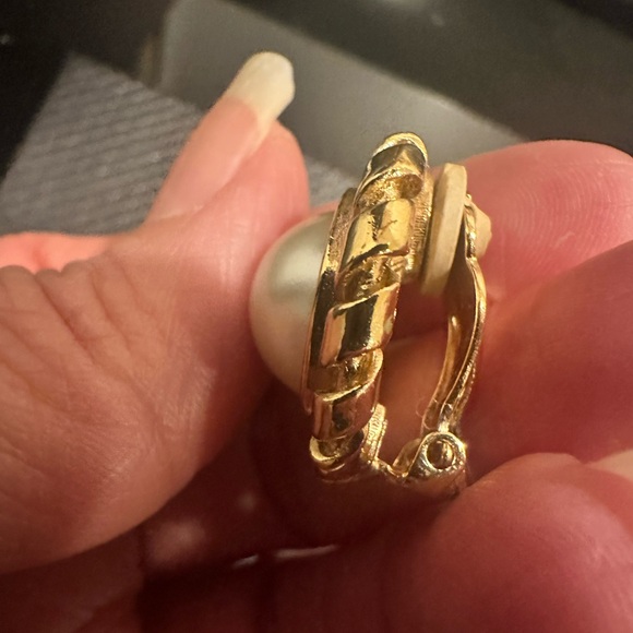 Givenchy Elegant Gold and Pearl Earrings - Picture 3 of 4